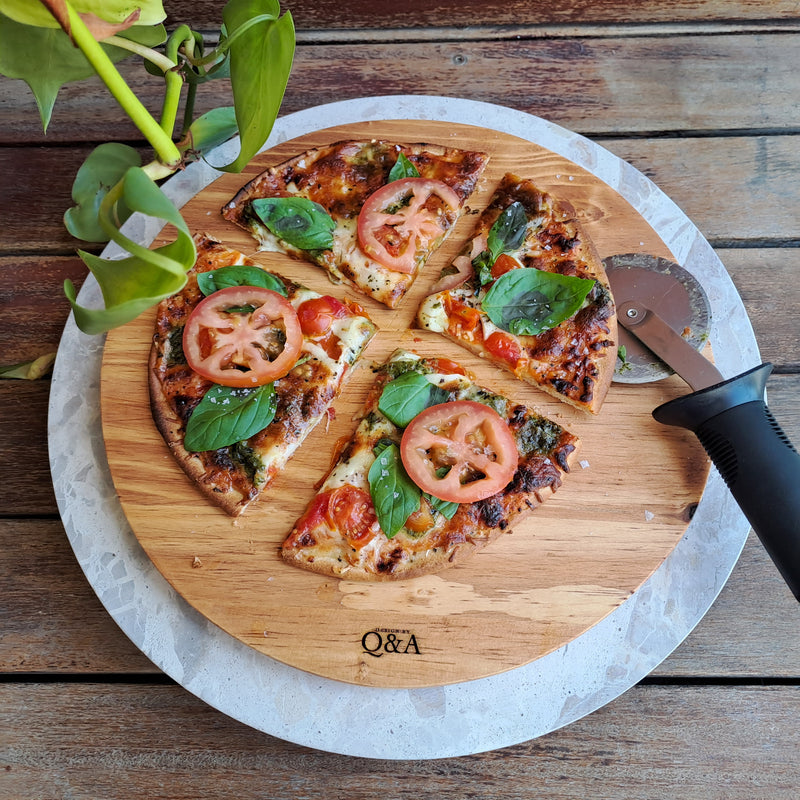 Pizza serving board