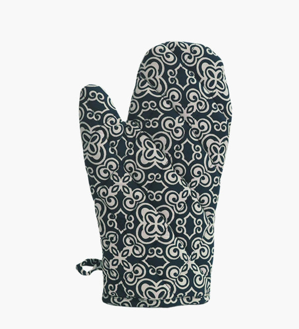 Batik oven glove