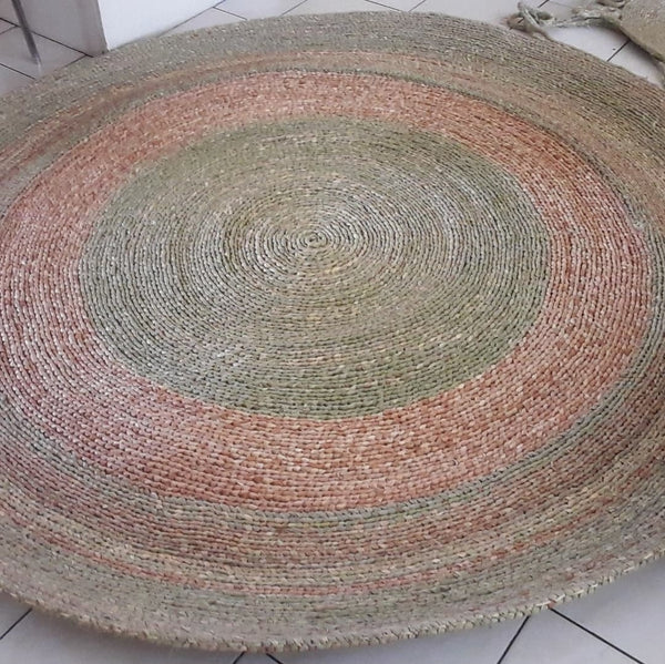 Round woven rug